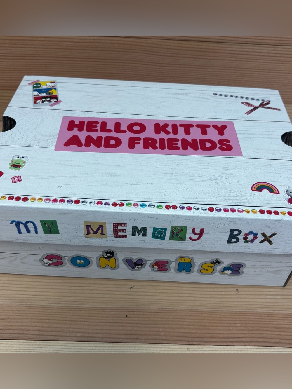 Converse HELLO KITTY And Friends Chuck Taylor White Low Sneakers Women's Sz 6.5 - Picture 8 of 11